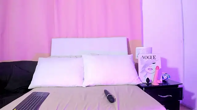 Snapshot of Celeeste_Rose chatting on November 6, 2025, 7:07 pm Celeeste Rose online show from November 6, 2025, 7:07 pm