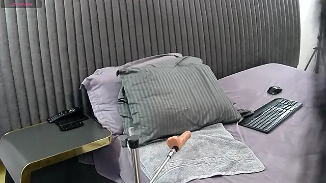 Snapshot of Alicia_beggs chatting on October 1, 2025, 7:29 pm Alicia beggs online show from October 1, 2025, 7:29 pm