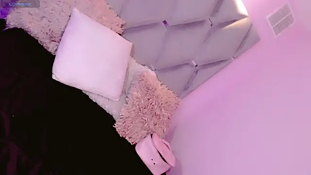 Saraa Jone online show from December 5, 2025, 4:22 am