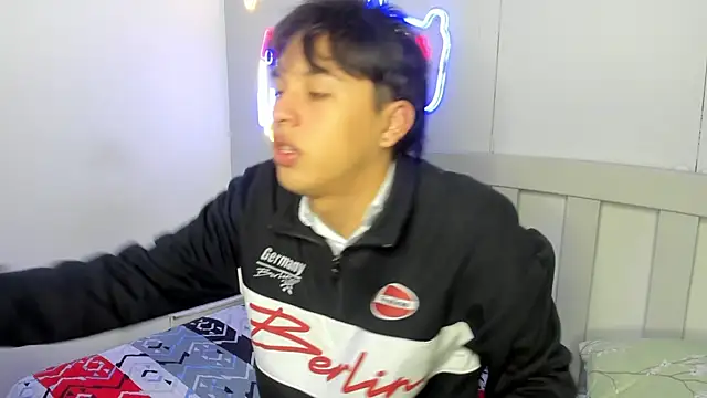 StiwenTwink online show from October 31, 2025, 12:02 pm