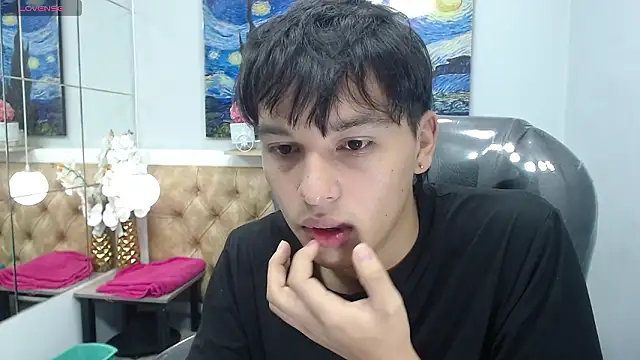 StiwenTwink online show from March 20, 2026, 12:39 pm