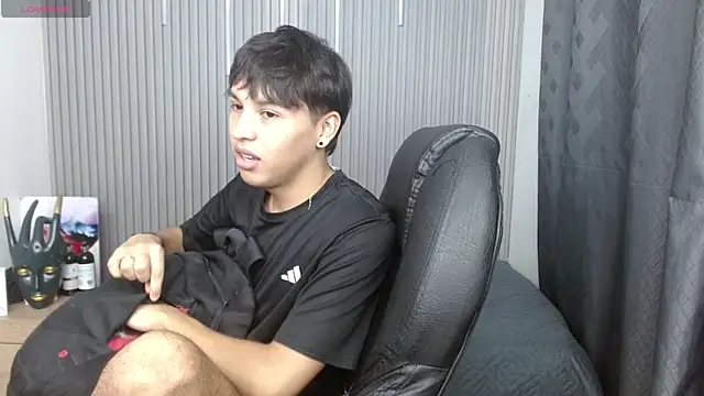 Snapshot of StiwenTwink chatting on July 10, 2026, 1:11 pm StiwenTwink online show from July 10, 2026, 1:11 pm