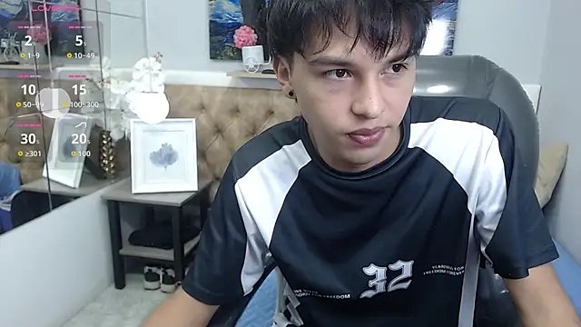 Snapshot of StiwenTwink chatting on June 5, 2026, 2:45 pm StiwenTwink online show from June 5, 2026, 2:45 pm