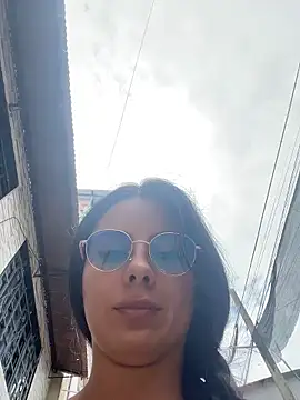 SaraMistick online show from December 5, 2025, 3:43 pm