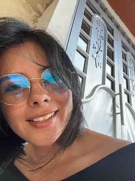 Snapshot of SaraMistick chatting on December 18, 2025, 2:21 pm SaraMistick online show from December 18, 2025, 2:21 pm