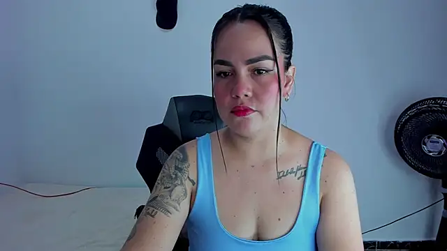 sweet charm  online show from December 15, 2025, 4:24 pm