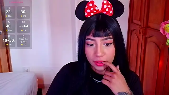 emma web  online show from November 11, 2025, 3:07 pm