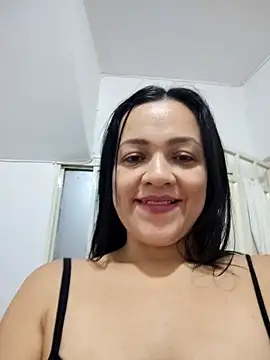 Snapshot of LindaSalo33 chatting on December 4, 2025, 8:13 am LindaSalo33 online show from December 4, 2025, 8:13 am