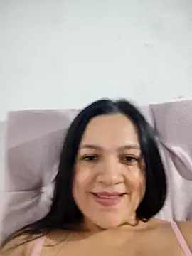 Snapshot of LindaSalo33 chatting on November 17, 2025, 9:08 pm LindaSalo33 online show from November 17, 2025, 9:08 pm