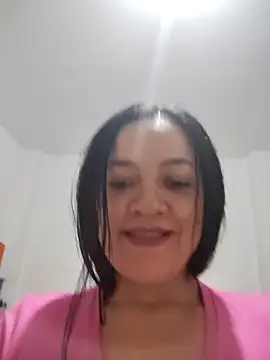 Snapshot of LindaSalo33 chatting on November 8, 2025, 3:32 am LindaSalo33 online show from November 8, 2025, 3:32 am