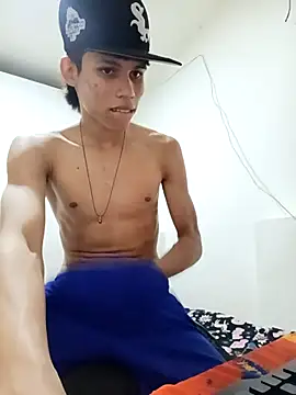 mazo18 online show from April 10, 2026, 4:08 am