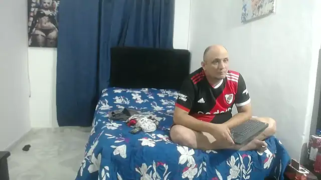Snapshot of Meloncillo_and_Babyliss99 chatting on May 6, 2026, 12:58 am Meloncillo and Babyliss99 online show from May 6, 2026, 12:58 am