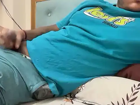 Snapshot of YourBlackBull chatting on April 6, 2026, 6:53 pm YourBlackBull online show from April 6, 2026, 6:53 pm