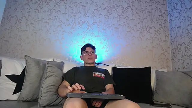 Snapshot of MusaEnigma chatting on October 5, 2025, 4:58 am MusaEnigma online show from October 5, 2025, 4:58 am