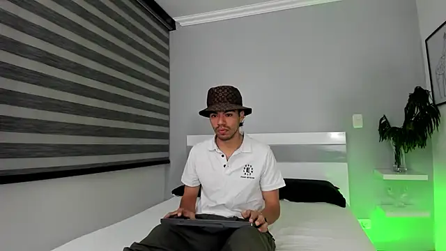 ZaynShadow online show from October 18, 2025, 5:20 am