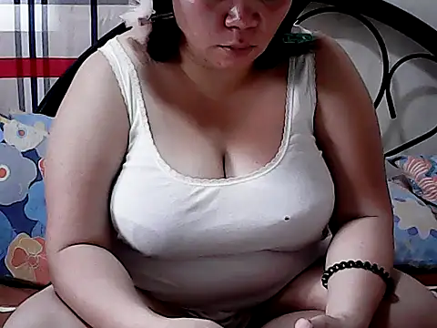 HornyPussie69 online show from March 29, 2026, 2:46 am