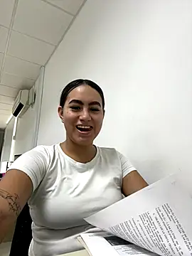 Sofi kim  online show from October 28, 2025, 5:45 pm