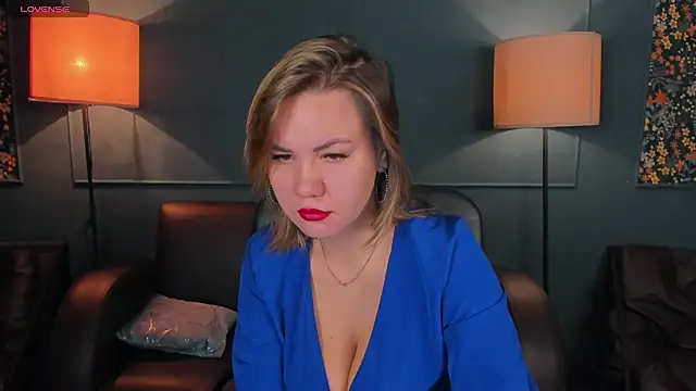 Snapshot of AriaEven chatting on December 3, 2025, 4:13 am AriaEven online show from December 3, 2025, 4:13 am