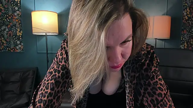 Snapshot of AriaEven chatting on February 25, 2026, 10:37 am AriaEven online show from February 25, 2026, 10:37 am