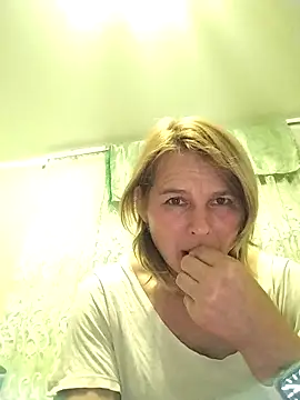 Masha412111 online show from November 14, 2025, 9:07 pm