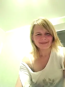 Snapshot of Masha412111 chatting on February 15, 2026, 8:52 pm Masha412111 online show from February 15, 2026, 8:52 pm