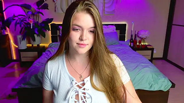 Snapshot of EmilyWhispers chatting on July 8, 2026, 7:58 pm EmilyWhispers online show from July 8, 2026, 7:58 pm