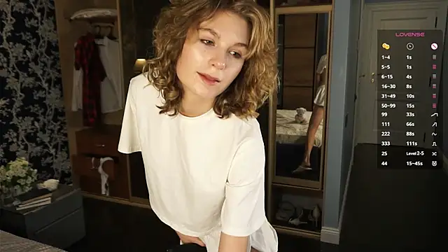 Snapshot of BellaReppert chatting on December 16, 2025, 8:51 am BellaReppert online show from December 16, 2025, 8:51 am