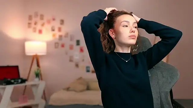 branchwithflowerss online show from October 2, 2025, 1:47 pm