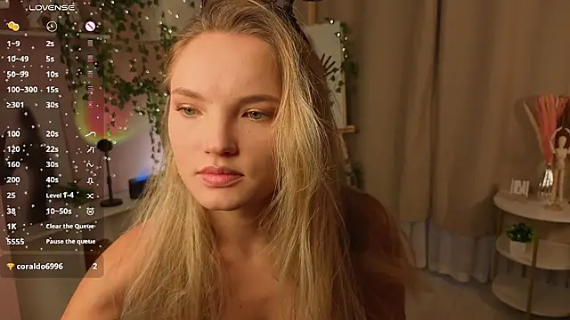 JulieLupo online show from November 11, 2025, 6:08 am