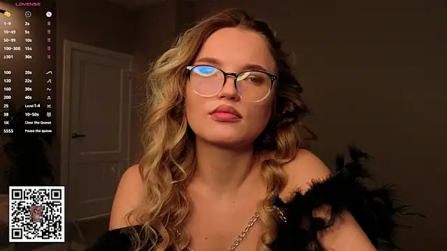 Snapshot of JulieLupo chatting on January 9, 2026, 6:09 am JulieLupo online show from January 9, 2026, 6:09 am