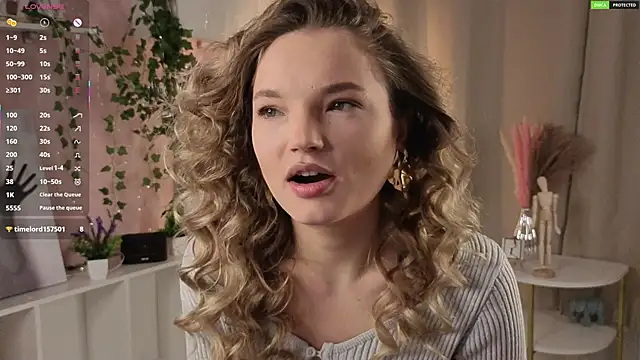 Snapshot of JulieLupo chatting on December 21, 2025, 6:15 am JulieLupo online show from December 21, 2025, 6:15 am