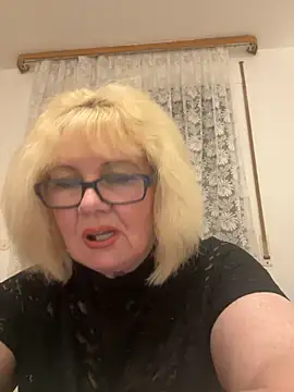 BoloshkaBlonda online show from November 11, 2025, 7:52 pm