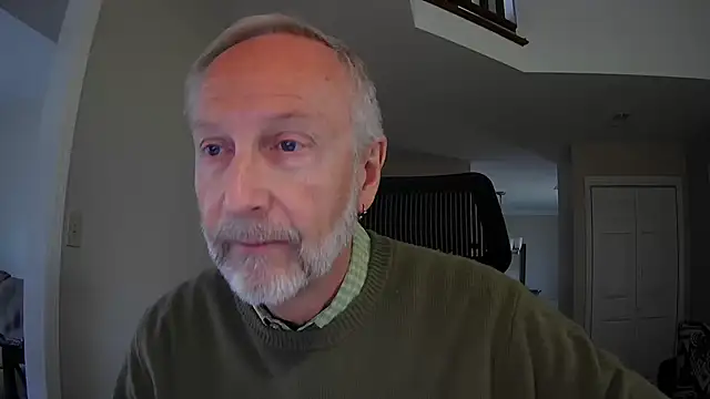 Snapshot of ApolloThrust chatting on December 2, 2025, 3:25 pm ApolloThrust online show from December 2, 2025, 3:25 pm