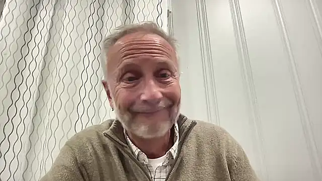 Snapshot of ApolloThrust chatting on November 29, 2025, 2:55 am ApolloThrust online show from November 29, 2025, 2:55 am