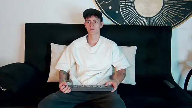 LukeSavagge online show from October 10, 2025, 7:58 pm