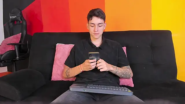 LukeSavagge online show from October 14, 2025, 3:01 pm