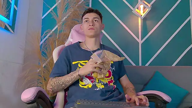 LukeSavagge online show from November 5, 2025, 12:52 pm