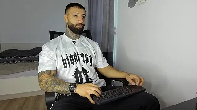 MasculineGuy99 online show from October 15, 2025, 6:44 am