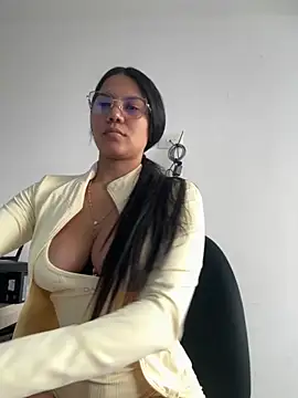 Snapshot of Pocahontas_sun chatting on November 18, 2025, 10:02 pm Pocahontas sun online show from November 18, 2025, 10:02 pm