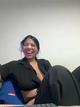 Snapshot of Pocahontas_sun chatting on October 21, 2025, 10:42 pm Pocahontas sun online show from October 21, 2025, 10:42 pm