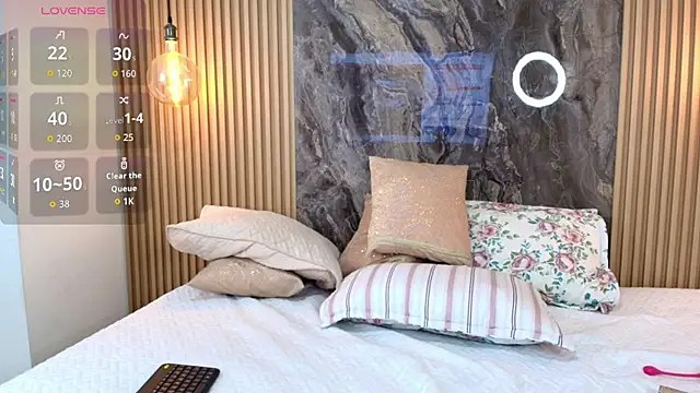 Snapshot of Pocahontas_sun chatting on October 29, 2025, 9:14 pm Pocahontas sun online show from October 29, 2025, 9:14 pm