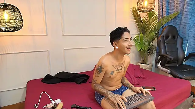 fkenneth macias online show from October 11, 2025, 3:40 am