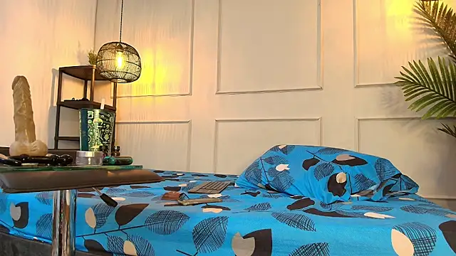 fkenneth macias online show from October 17, 2025, 3:43 am