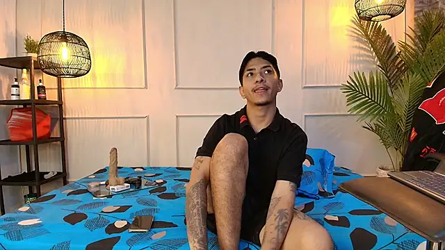 fkenneth macias online show from October 19, 2025, 2:47 am