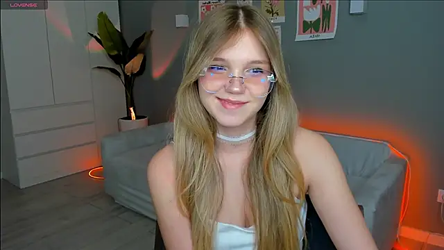 Snapshot of linakorvin chatting on December 14, 2025, 1:28 pm linakorvin online show from December 14, 2025, 1:28 pm