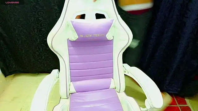 Snapshot of Im_david02 chatting on October 28, 2025, 1:21 pm Im david02 online show from October 28, 2025, 1:21 pm