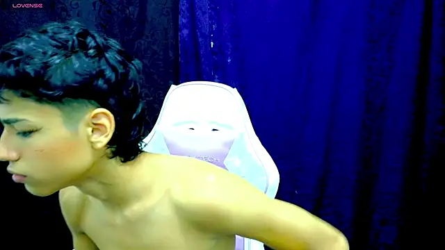 Snapshot of Im_david02 chatting on November 11, 2025, 2:12 pm Im david02 online show from November 11, 2025, 2:12 pm