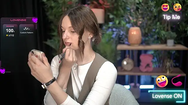 Snapshot of xoxo_molly chatting on November 10, 2025, 10:59 pm xoxo molly online show from November 10, 2025, 10:59 pm