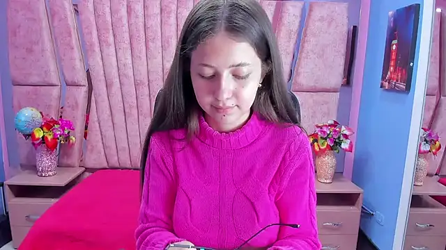 Snapshot of sarah_sweett_ chatting on October 22, 2025, 2:27 pm sarah sweett online show from October 22, 2025, 2:27 pm