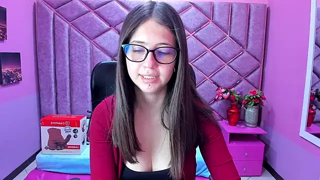 sarah sweett  online show from April 20, 2026, 3:02 pm